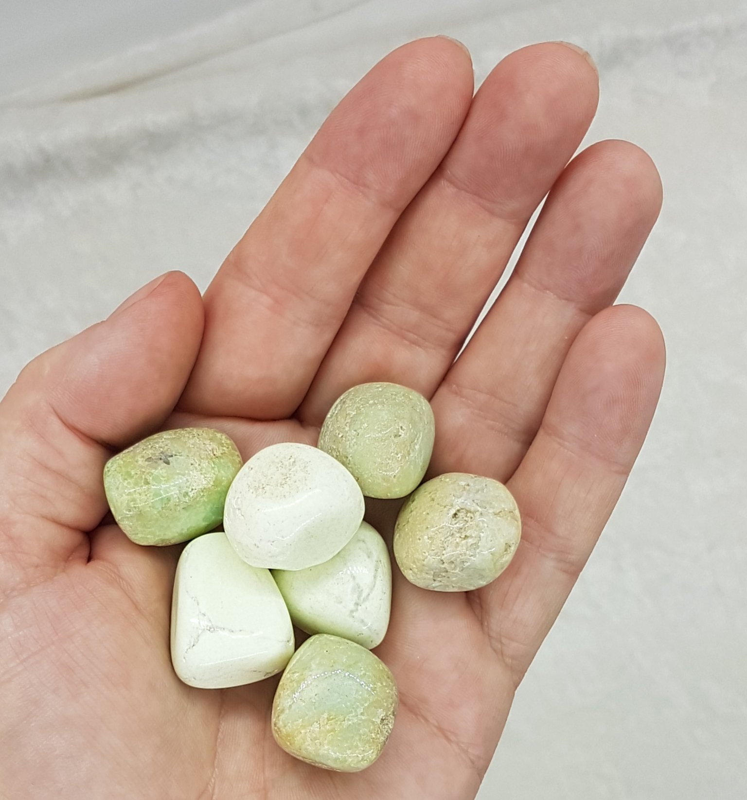 CHRYSOPRASE, light green, tumbled stone