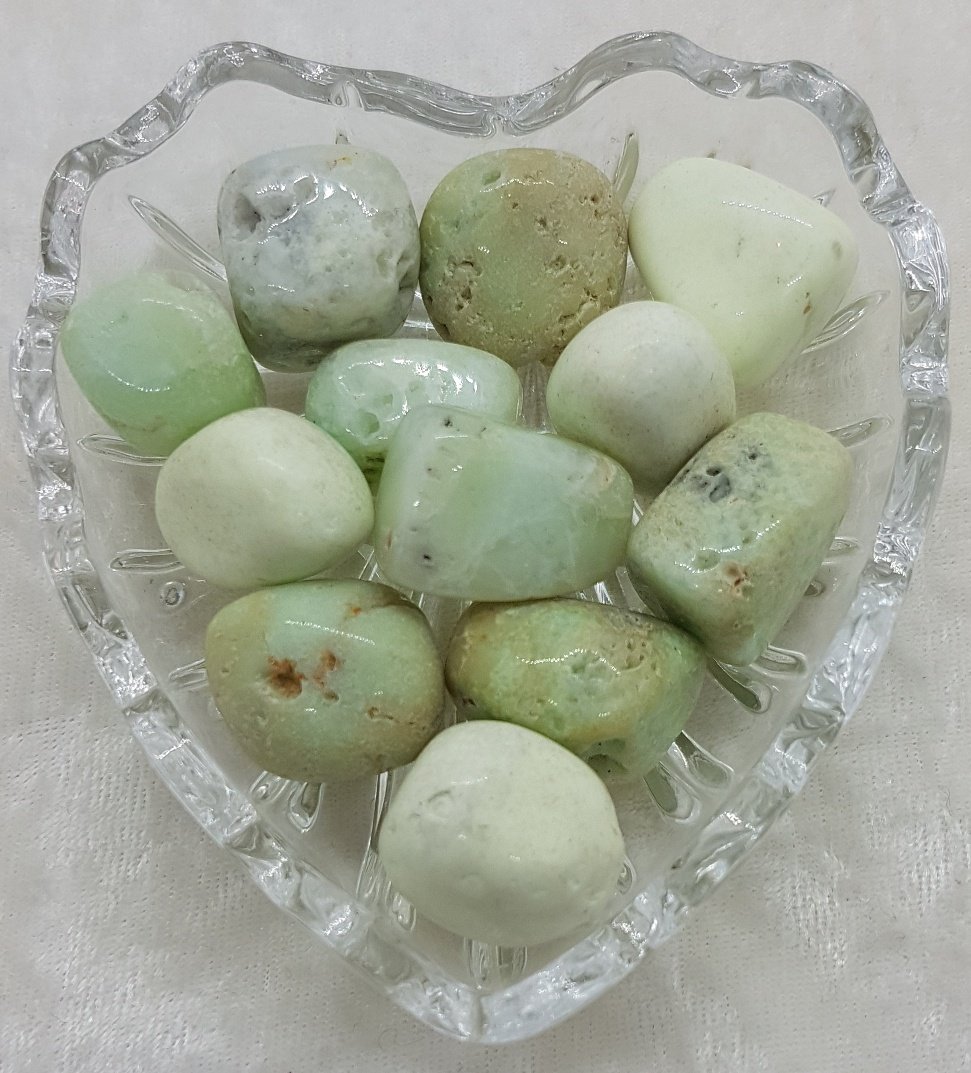 CHRYSOPRASE, light green, tumbled stone