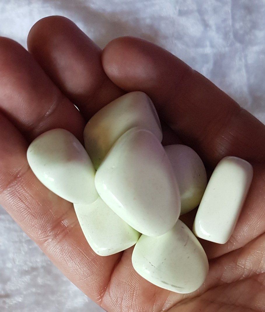 CHRYSOPRASE (LEMON) Tumbled Stone